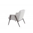 Fauteuil tapissé de tissu et pieds en acier brun.